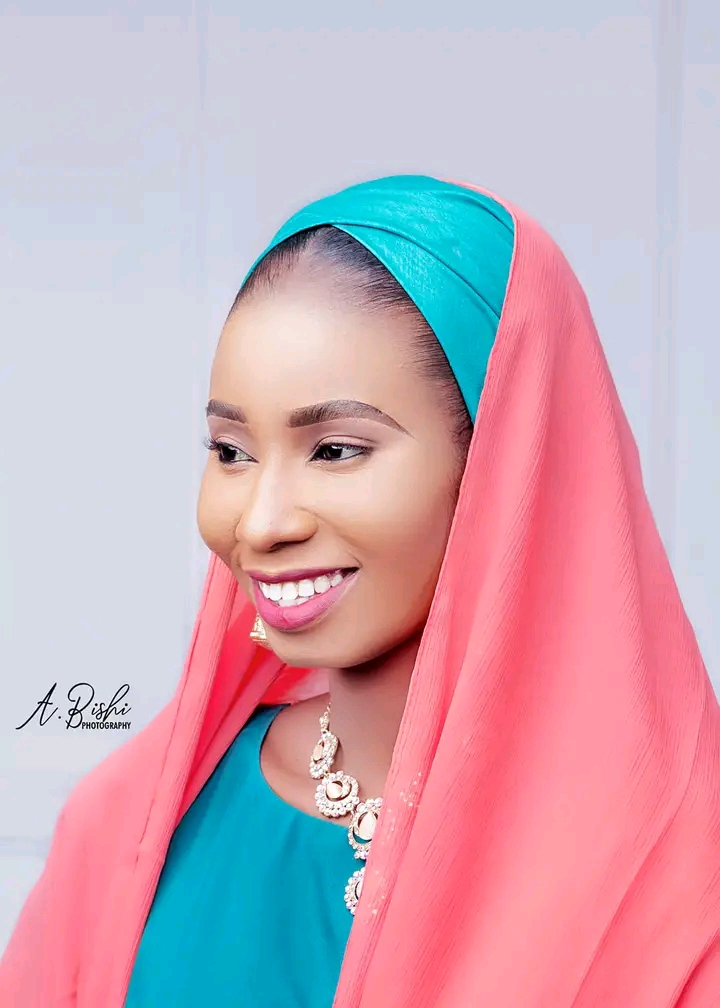 Aisha Sarari - Qara Tawakkali (Sir. Bala Wunti) mp3 download